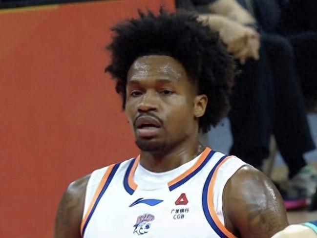 开云最新登录地址-张镇麟22分上海40分大胜广东，上海目标冠军广东已经含糊