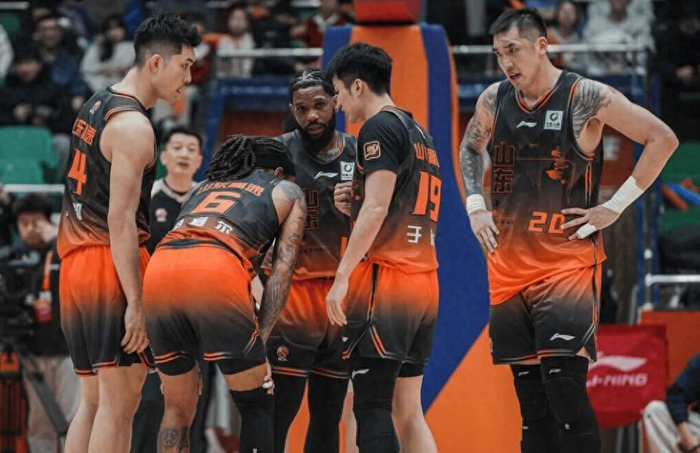 Kaiyun Sports-开云体育-合砍81+17，山东三叉戟大爆发！高诗岩7+5甘当绿叶，于德豪成混子|山东队|联赛|山东男篮|邱彪|球队_新浪体育_新浪新闻
